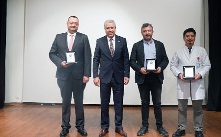 Rektör Prof. Dr. Budak, “Sağlık çalışanlarımız tüm zorlu koşullara rağmen fedakârca çalışıyor”